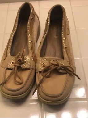 Sperry Women's Tan Boat Shoes with Gold Accent